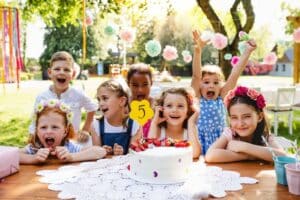 Organizar una Fiesta de Cumpleaños Inolvidable: Meriendas, Pasteles y Diversión Garantizada 5